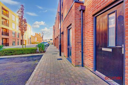4 bedroom Terraced House for sale in Kiln Close, City Centre, Gloucester, GL1