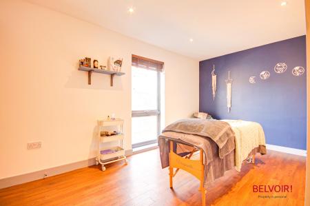 4 bedroom Terraced House for sale in Kiln Close, City Centre, Gloucester, GL1