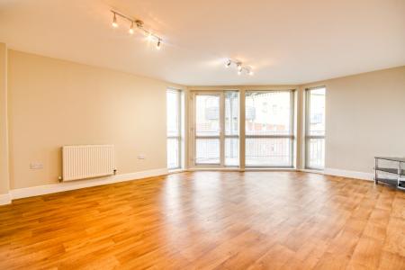 2 bedroom Flat for sale in Longhorn Avenue, Cattle Market/St Oswalds Retail Park, Gloucester, GL1