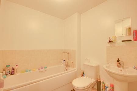 2 bedroom Flat for sale in Longhorn Avenue, Cattle Market/St Oswalds Retail Park, Gloucester, GL1