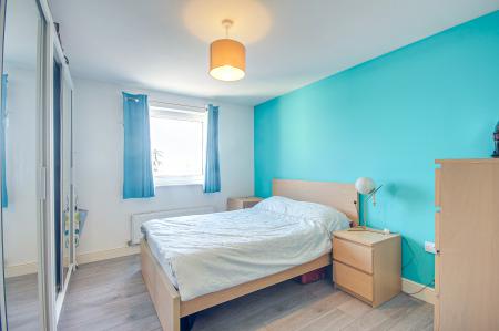 2 bedroom Flat for sale in Longhorn Avenue, Cattle Market/St Oswalds Retail Park, Gloucester, GL1