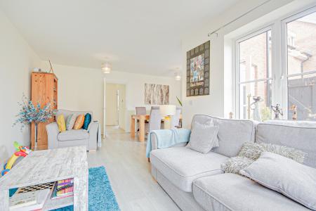 4 bedroom Semi-detached house for sale in Manu Marble Way, Linden, Gloucester, GL1