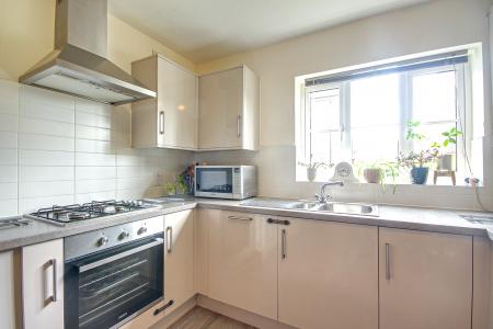 4 bedroom Semi-detached house for sale in Manu Marble Way, Linden, Gloucester, GL1