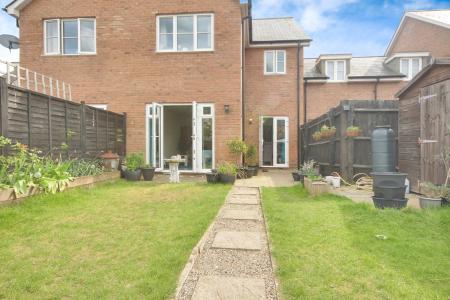 4 bedroom Semi-detached house for sale in Manu Marble Way, Linden, Gloucester, GL1