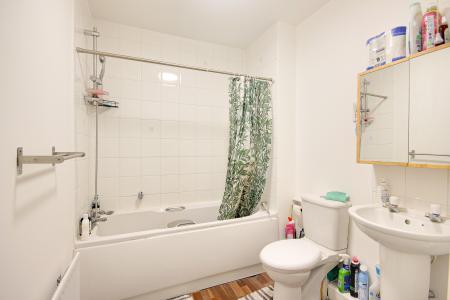 2 bedroom Flat for sale in Mayhill Way, GRH (Gloucestershire Royal Hospital), Gloucester, GL1