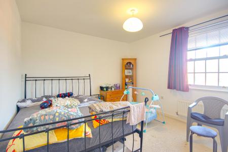 2 bedroom Flat for sale in Mayhill Way, GRH (Gloucestershire Royal Hospital), Gloucester, GL1