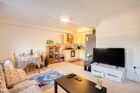 2 bedroom Flat for sale in Mayhill Way, GRH (Gloucestershire Royal Hospital), Gloucester, GL1