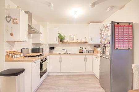 2 bedroom Flat for sale in Millstone Way, Tuffley, Gloucester, GL1