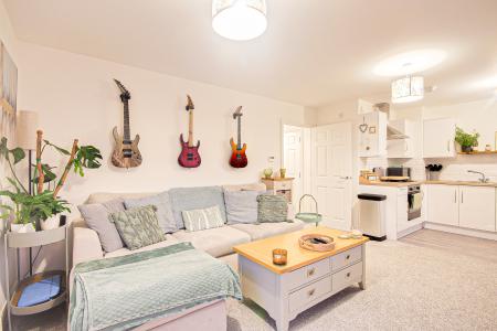 2 bedroom Flat for sale in Millstone Way, Tuffley, Gloucester, GL1