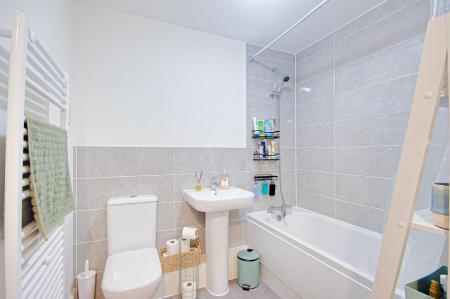 2 bedroom Flat for sale in Millstone Way, Tuffley, Gloucester, GL1