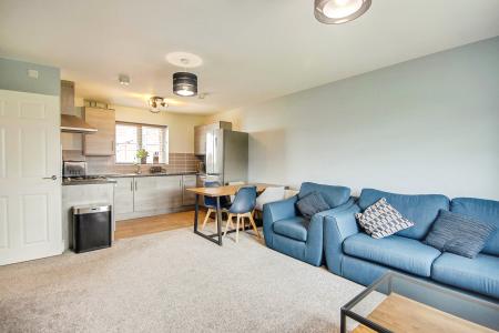 2 bedroom Flat for sale in Millstone Way, Linden, Gloucester, GL1