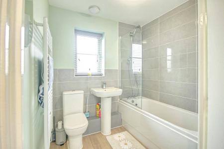 2 bedroom Flat for sale in Millstone Way, Linden, Gloucester, GL1