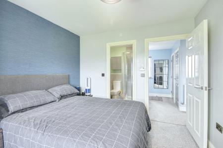 2 bedroom Flat for sale in Millstone Way, Linden, Gloucester, GL1