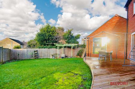 5 bedroom Detached house for sale in New Dawn View, Gloucester, GL1