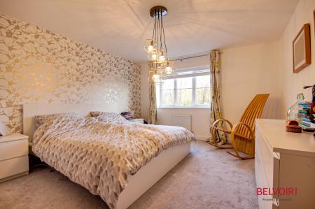 5 bedroom Detached house for sale in New Dawn View, Gloucester, GL1