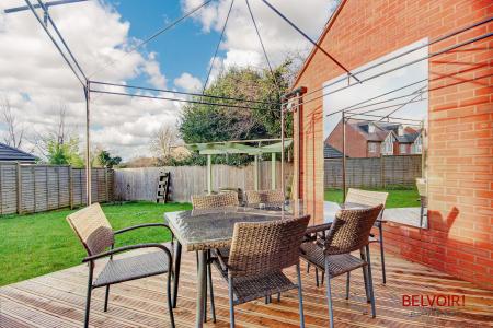 5 bedroom Detached house for sale in New Dawn View, Gloucester, GL1