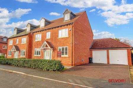 5 bedroom Detached house for sale in New Dawn View, Gloucester, GL1