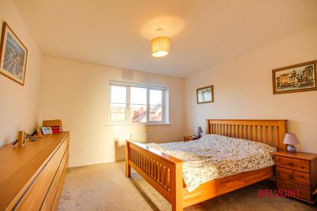 5 bedroom Detached house for sale in New Dawn View, Gloucester, GL1