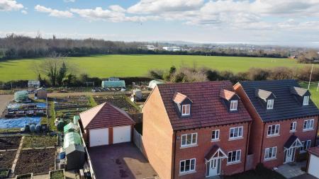 5 bedroom Detached house for sale in New Dawn View, Gloucester, GL1