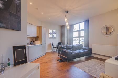 2 bedroom Flat for sale in Park Road, City Centre, Gloucester, GL1