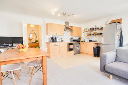 2 bedroom Flat for sale in Pillowell Drive, Gloucester, GL1