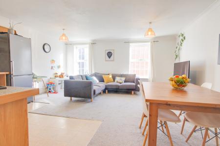 2 bedroom Flat for sale in Pillowell Drive, Gloucester, GL1