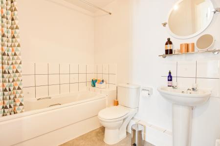 2 bedroom Flat for sale in Pillowell Drive, Gloucester, GL1