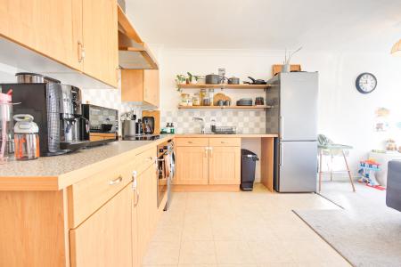 2 bedroom Flat for sale in Pillowell Drive, Gloucester, GL1