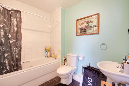 2 bedroom Flat for sale in Pillowell Drive, GRH (Gloucestershire Royal Hospital), Gloucester, GL1