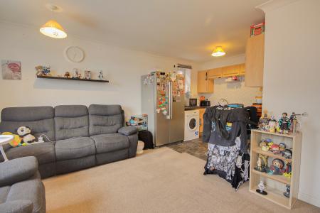 2 bedroom Flat for sale in Pillowell Drive, GRH (Gloucestershire Royal Hospital), Gloucester, GL1
