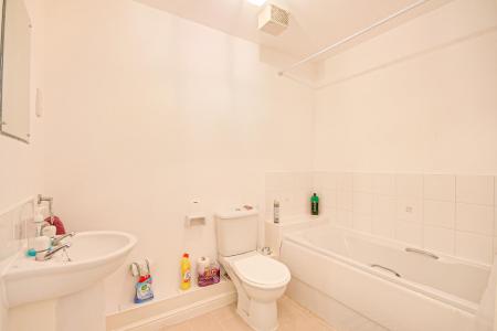 2 bedroom Flat for sale in Pillowell Drive, GRH (Gloucestershire Royal Hospital), Gloucester, GL1