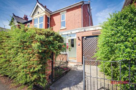 4 bedroom Semi-detached house for sale in Robinson Road, Linden, Gloucester, GL1