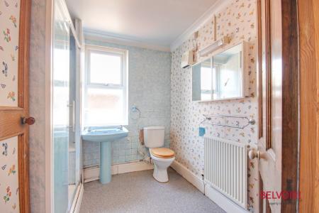 4 bedroom Semi-detached house for sale in Robinson Road, Linden, Gloucester, GL1