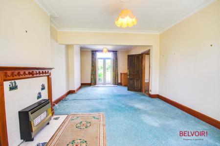 4 bedroom Semi-detached house for sale in Robinson Road, Linden, Gloucester, GL1