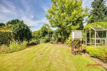 4 bedroom Semi-detached house for sale in Robinson Road, Linden, Gloucester, GL1