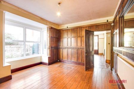 4 bedroom Semi-detached house for sale in Robinson Road, Linden, Gloucester, GL1