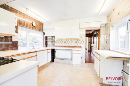 4 bedroom Semi-detached house for sale in Robinson Road, Linden, Gloucester, GL1