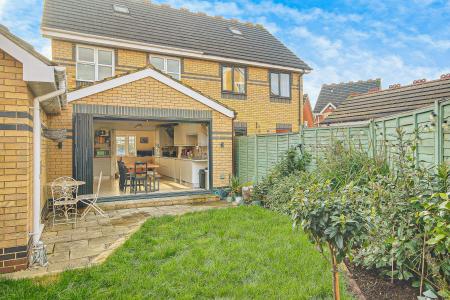 3 bedroom Semi-detached house for sale in Saddlers Road, Quedgeley, Gloucester, GL2