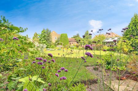 5 bedroom Detached house for sale in Sellars Road, Hardwicke, Gloucester, GL2