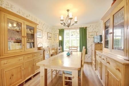 5 bedroom Detached house for sale in Sellars Road, Hardwicke, Gloucester, GL2