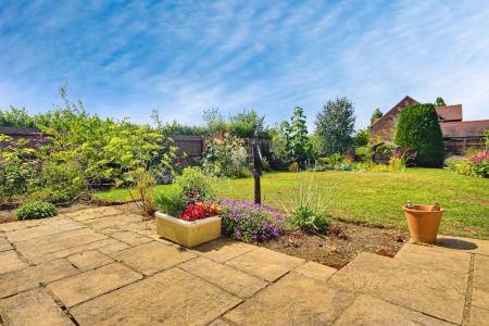 5 bedroom Detached house for sale in Sellars Road, Hardwicke, Gloucester, GL2