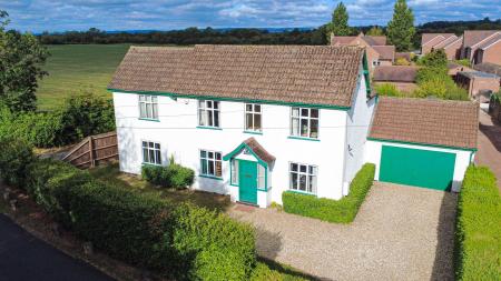 5 bedroom Detached house for sale in Sellars Road, Hardwicke, Gloucester, GL2