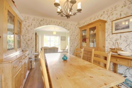 5 bedroom Detached house for sale in Sellars Road, Hardwicke, Gloucester, GL2