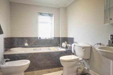 5 bedroom Detached house for sale in Sellars Road, Hardwicke, Gloucester, GL2