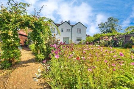 5 bedroom Detached house for sale in Sellars Road, Hardwicke, Gloucester, GL2