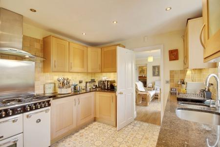 5 bedroom Detached house for sale in Sellars Road, Hardwicke, Gloucester, GL2