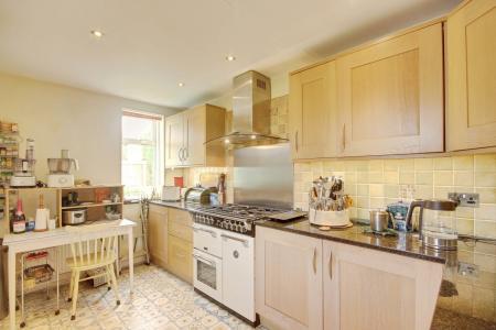 5 bedroom Detached house for sale in Sellars Road, Hardwicke, Gloucester, GL2