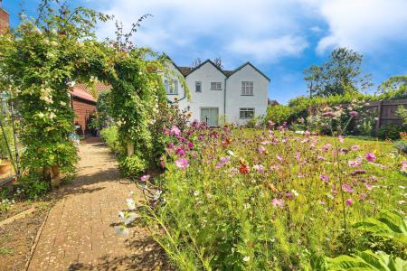 5 bedroom Detached house for sale in Sellars Road, Hardwicke, Gloucester, GL2