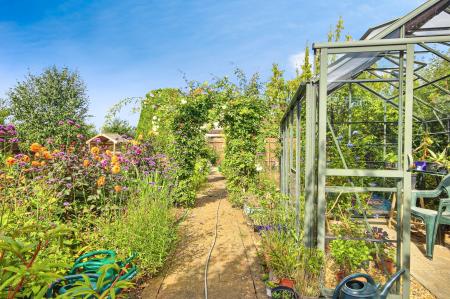 5 bedroom Detached house for sale in Sellars Road, Hardwicke, Gloucester, GL2