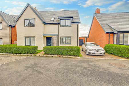 4 bedroom Detached house for sale in Spring Meadow Rise, Hempsted, Gloucester, GL2